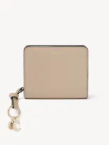 Chloé Portefeuille Compact Alphabet En Cuir Grainé Femme Gris Taille Onesize 100% Cuir De Veau In Grey