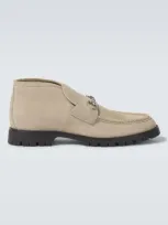 Gucci Horsebit Suede Desert Boots In Oatmeal