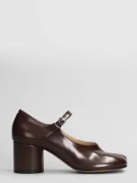 Maison Margiela Tabi Pumps In Brown