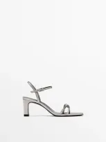 Massimo Dutti Absatzsandale Mit Metallic-riemchen In White