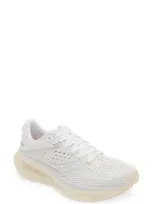 Saucony Ride 17 Running Shoe In White/pearl