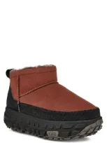 Ugg(r) Venture Daze Ultra Mini Boot In Red Jasper/black