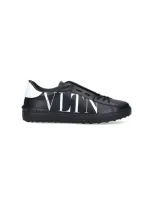 Valentino Garavani Sneakers In Black