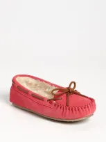 Minnetonka 'cally' Slipper In Hot Pink Suede